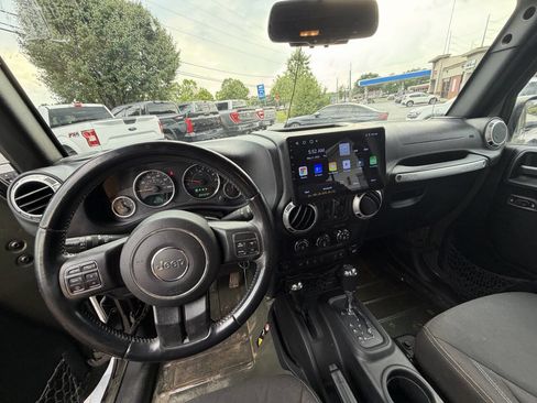 Used 2015 Jeep Wrangler Unlimited Sahara w/ Dual Top Group AWD/4WD image 14