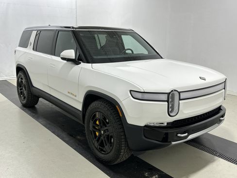 Used 2023 Rivian R1S Adventure AWD/4WD image 7