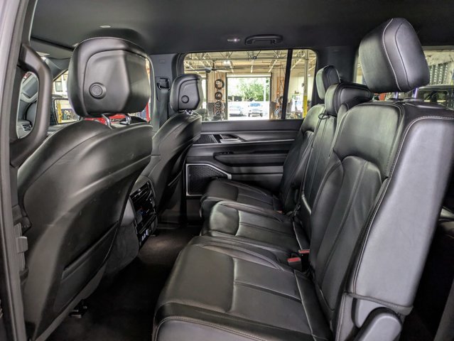 Certified 2024 Jeep Wagoneer L Series II w/ Flexible Seating Group AWD/4WD image 14