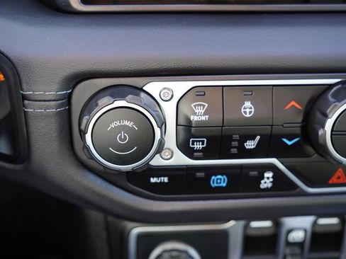 Certified 2025 Jeep Wrangler Unlimited Sahara w/ Safety Group image 29