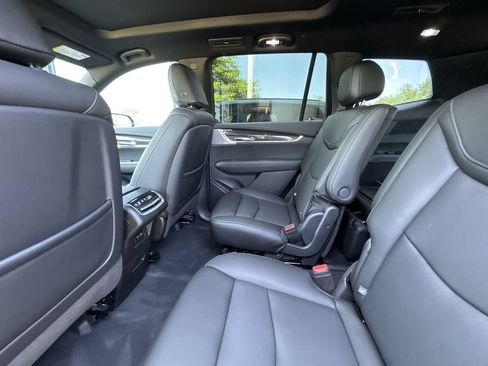 Used 2024 Cadillac XT6 Sport w/ Technology Package AWD/4WD image 25