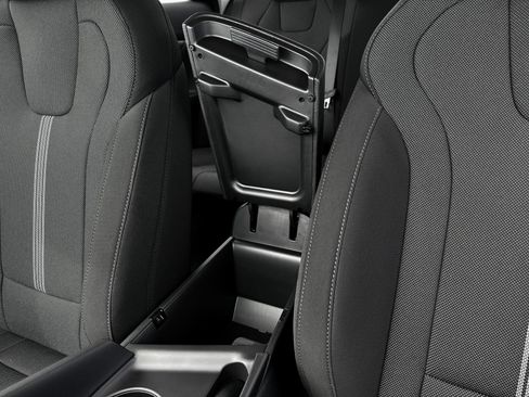 Certified 2025 Hyundai Elantra SE image 18