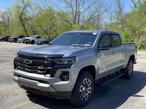 Used 2025 Chevrolet Colorado Z71 w/ Technology Package AWD/4WD image 7