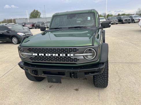 Used 2023 Ford Bronco Badlands image 11