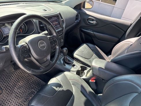 Used 2020 Jeep Cherokee Trailhawk AWD/4WD image 5