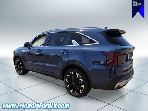 Used 2024 Kia Sorento EX w/ Panoramic Sunroof Package FWD image 4