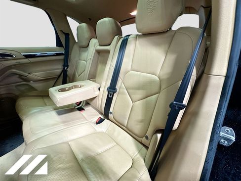 Used 2014 Porsche Cayenne Platinum Edition image 27