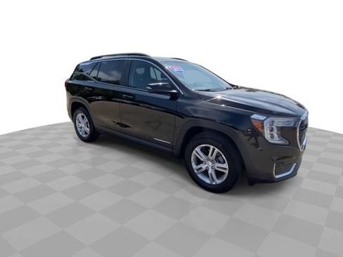 Used 2023 GMC Terrain SLE w/ Driver Convenience Package FWD image 3