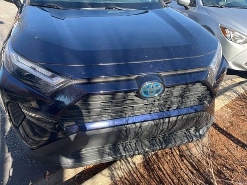 Used 2022 Toyota RAV4 XLE image 9