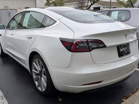 Used 2019 Tesla Model 3 Standard Range Plus image 2