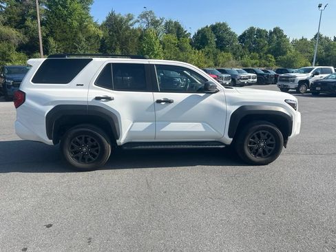 Used 2025 Toyota 4Runner SR5 AWD/4WD image 4