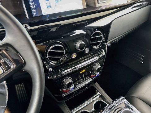 Used 2019 Rolls-Royce Phantom Sedan RWD image 22