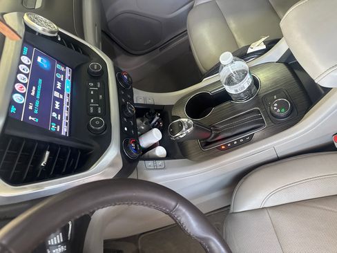 Used 2019 GMC Acadia SLT AWD/4WD image 8
