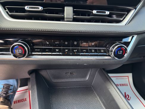 Used 2025 Chevrolet Equinox LT w/ Convenience Package II image 18