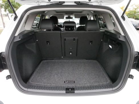 Certified 2024 Volkswagen Taos SEL image 18