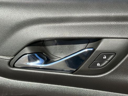 Used 2023 GMC Acadia SLE w/ Driver Convenience Package FWD image 18