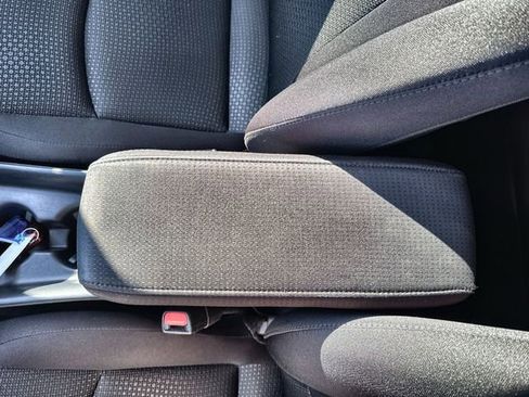 Used 2021 Toyota Prius LE image 28