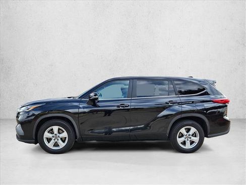 Used 2023 Toyota Highlander LE image 9
