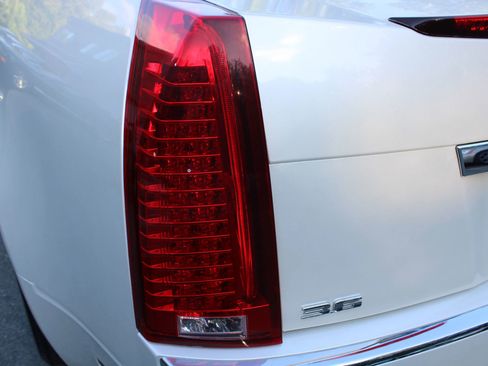 Used 2009 Cadillac CTS 3.6 image 26