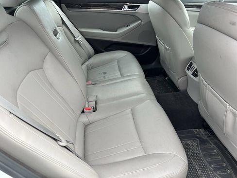 Used 2016 Hyundai Genesis 3.8 RWD image 11
