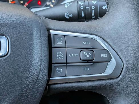 Used 2025 Jeep Compass Limited AWD/4WD image 32