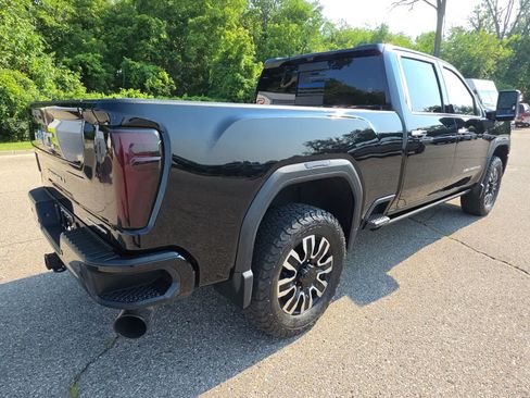 Used 2024 GMC Sierra 3500 Denali Ultimate AWD/4WD image 6