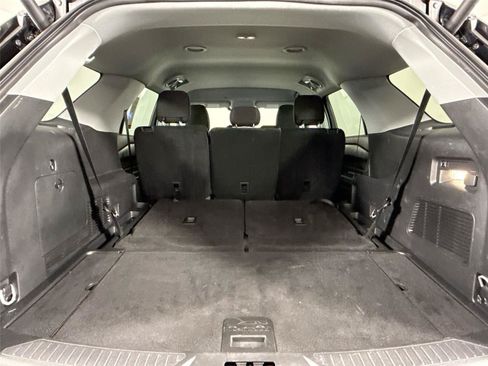 Used 2023 Ford Explorer XLT AWD/4WD image 34