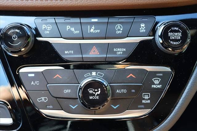 Used 2020 Chrysler Pacifica Limited FWD image 19