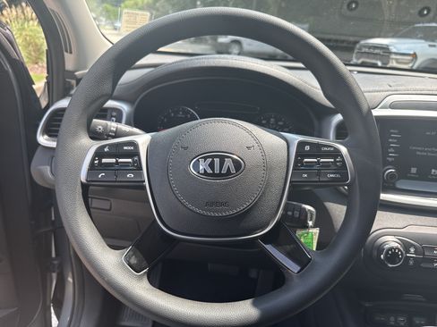 Used 2020 Kia Sorento LX FWD image 23