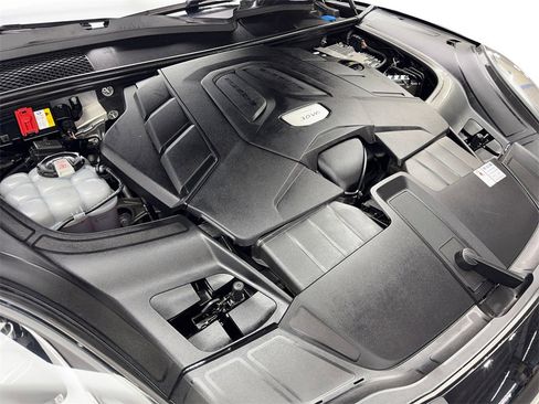 Used 2021 Porsche Cayenne Coupe image 73