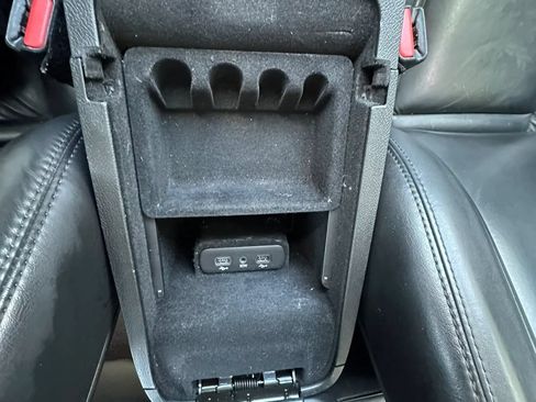 Used 2018 Chrysler 300 Touring L RWD image 25