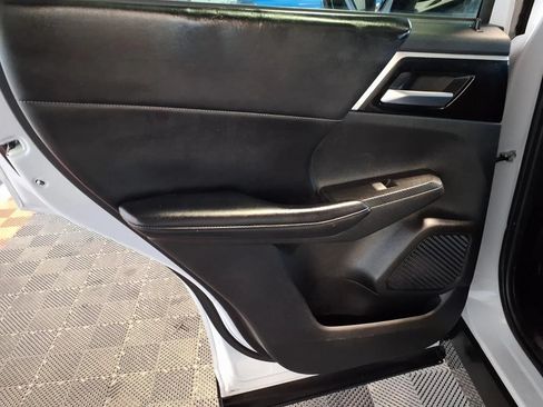 Used 2022 Mitsubishi Outlander SE AWD/4WD image 16