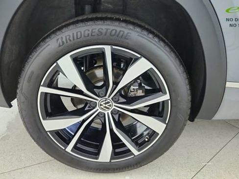 Used 2025 Volkswagen Atlas Cross Sport SEL Premium R-Line AWD/4WD image 64
