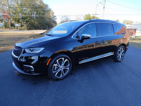 Certified 2024 Chrysler Pacifica Pinnacle image 12