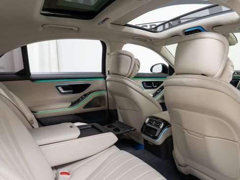 Certified 2023 Mercedes-Benz S 500 S 500 4MATIC w/ AMG Line image 23