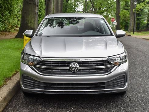 Used 2024 Volkswagen Jetta SE FWD image 11