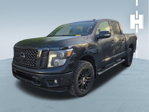 Used 2019 Nissan Titan SL w/ Midnight Edition image 3