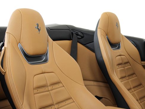 Certified 2023 Ferrari Portofino M RWD image 33