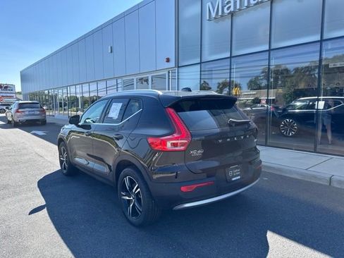 Used 2025 Volvo XC40 B5 Core AWD/4WD image 3