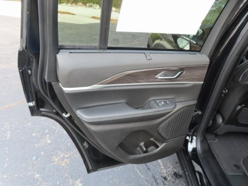 New 2025 Jeep Grand Cherokee Limited w/ Luxury Tech Group II image 25