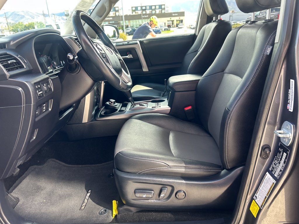 Certified 2020 Toyota 4Runner SR5 Premium AWD/4WD image 10