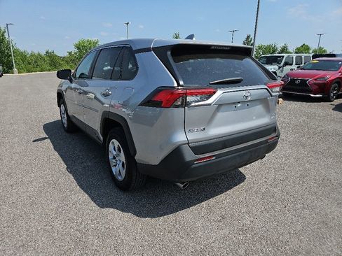 Used 2023 Toyota RAV4 LE AWD/4WD image 5