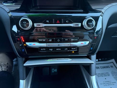 Used 2023 Ford Explorer Limited image 33