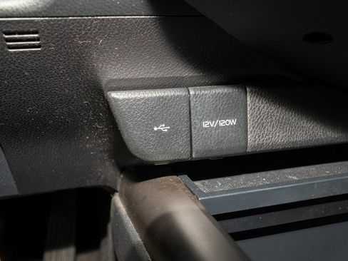 Used 2021 Toyota Camry SE image 14