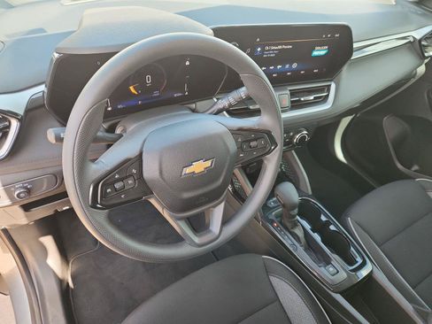 Used 2025 Chevrolet TrailBlazer LS w/ LS Confidence Package FWD image 10