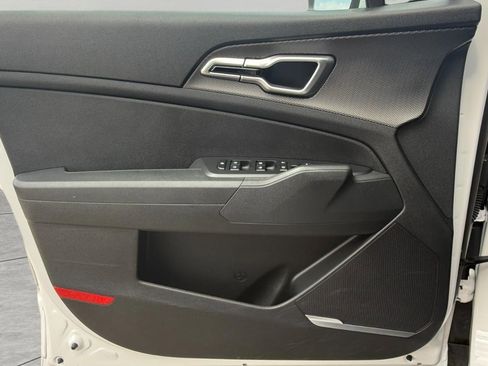 Certified 2025 Kia Sportage LX image 17