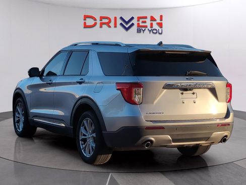 Used 2022 Ford Explorer Limited w/ Equipment Group 301A image 3