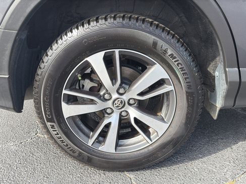 Used 2017 Toyota RAV4 XLE FWD image 35