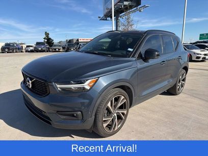 Used 2022 Volvo XC40 T5 R-Design w/ Advanced Package