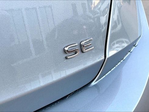 Used 2023 Volkswagen Jetta SE w/ Panoramic Sunroof Package FWD image 10